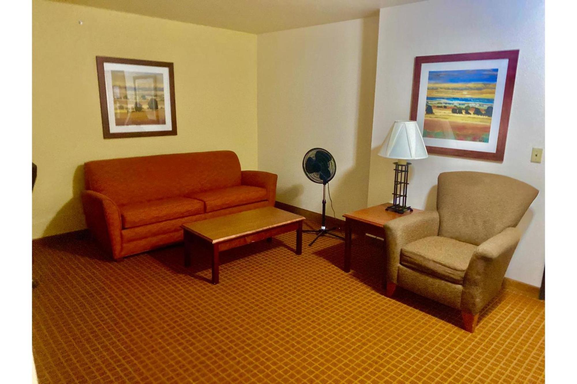 Park View Inn & Suites Hoisington Near Great Bend Exterior foto