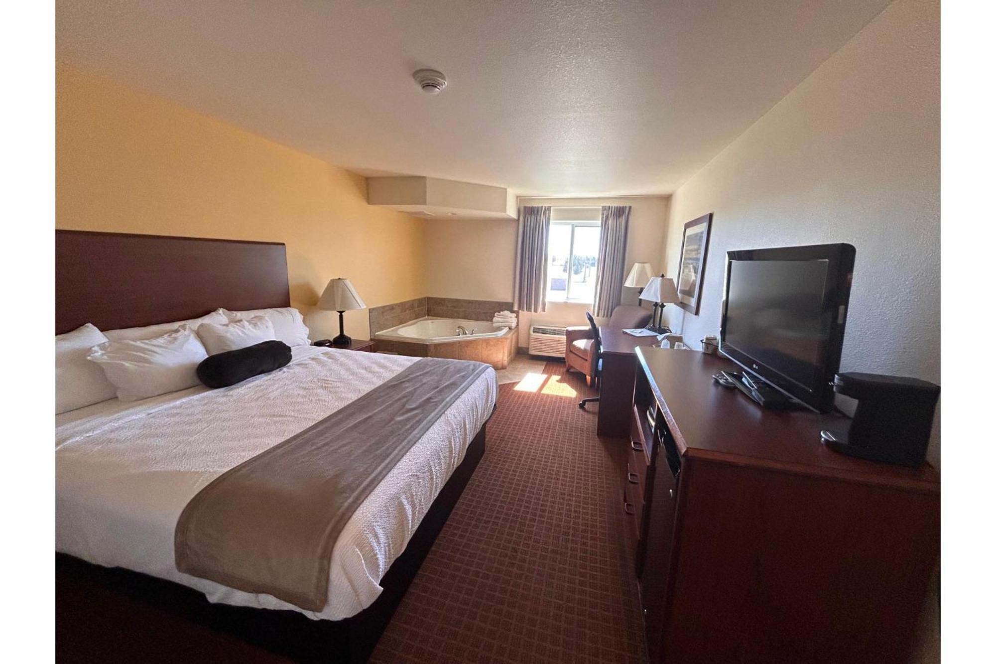 Park View Inn & Suites Hoisington Near Great Bend Exterior foto