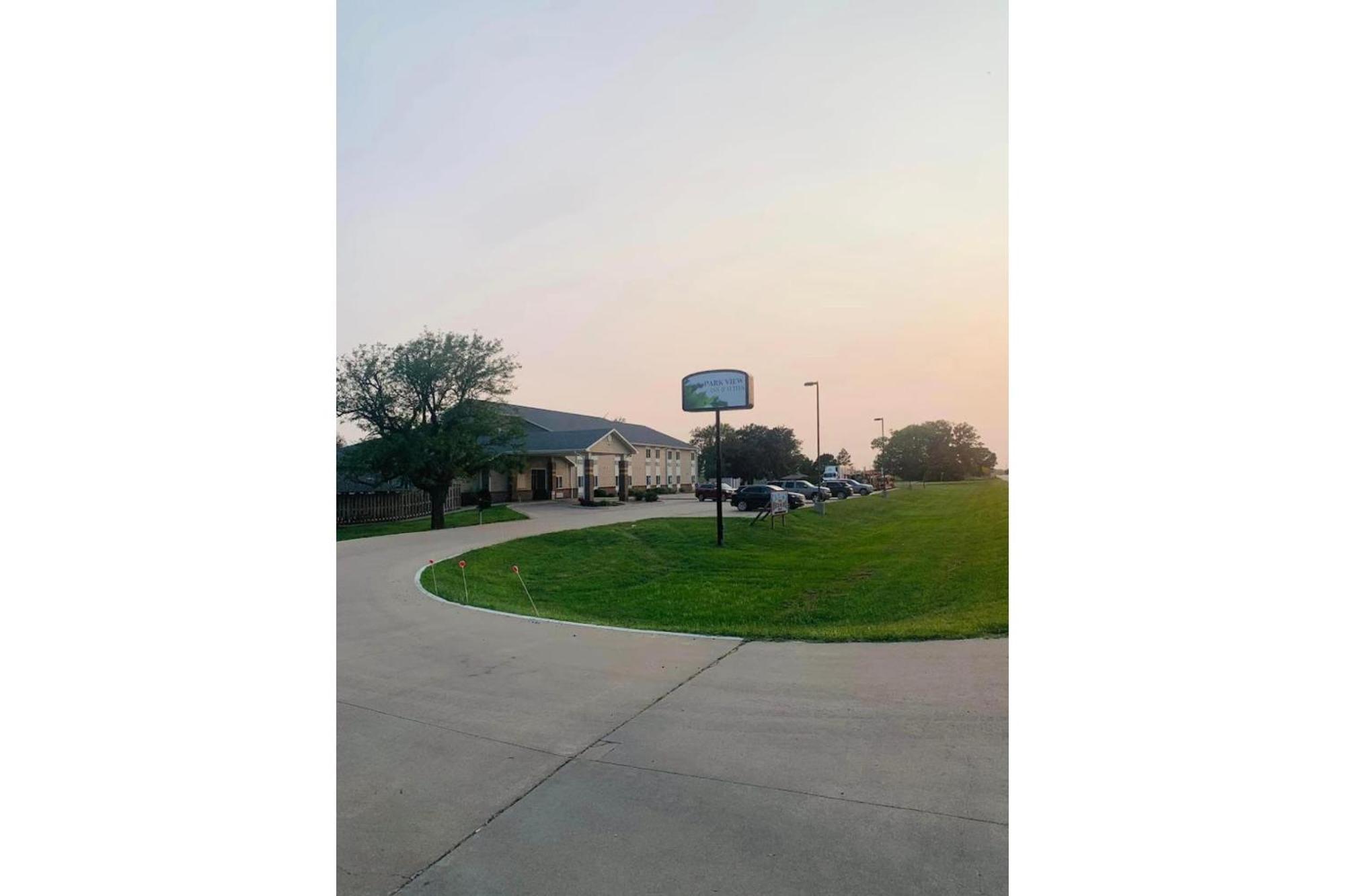 Park View Inn & Suites Hoisington Near Great Bend Exterior foto