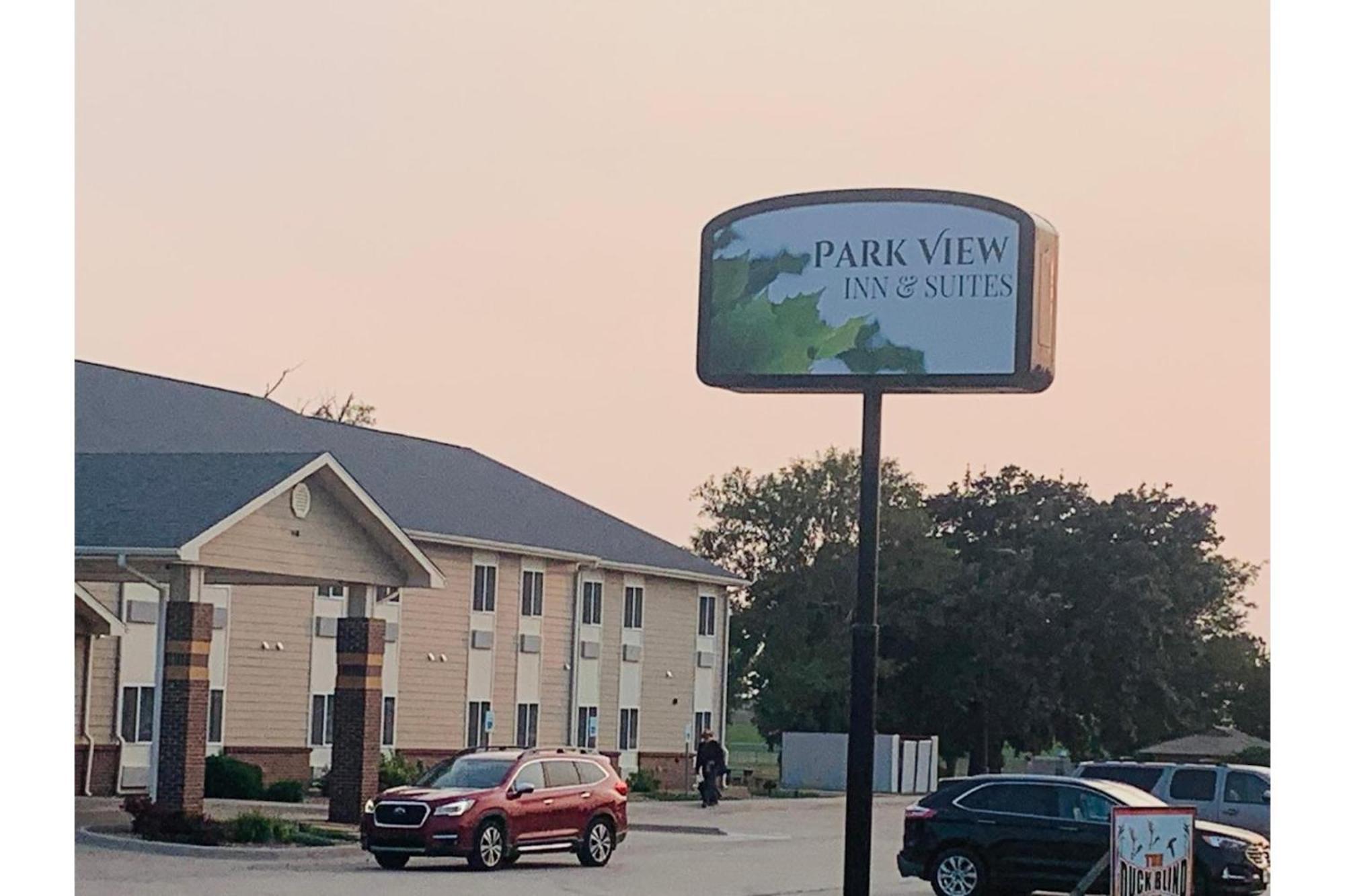 Park View Inn & Suites Hoisington Near Great Bend Exterior foto